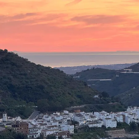 Casa Encinas Vakantiehuis Sayalonga